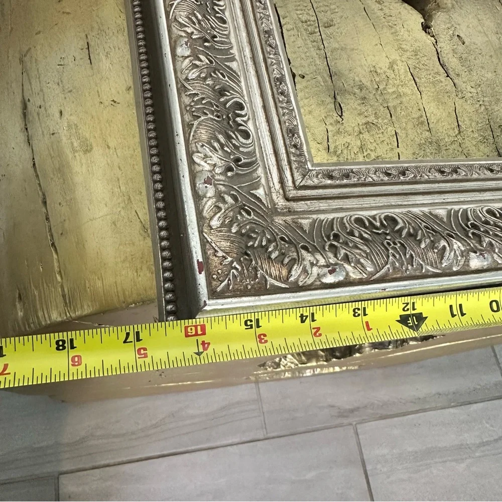 Vintage ‘Antique look’ Silver tone Ornate Veneer Decorative Frame 10x8” opening